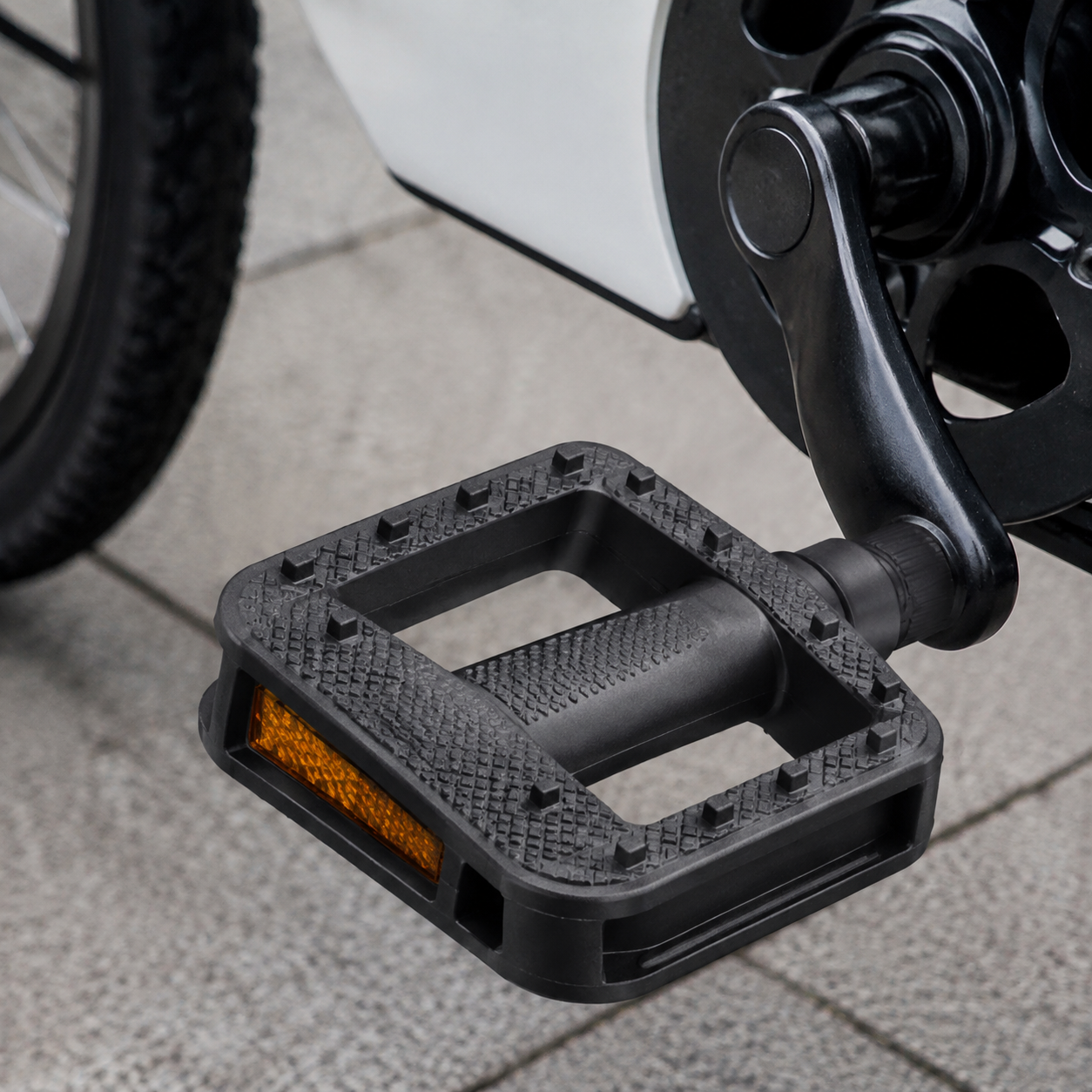 PA6/PA66 自行车/电动车塑料脚踏板,耐踩踏与防滑纹理注塑成型控制。